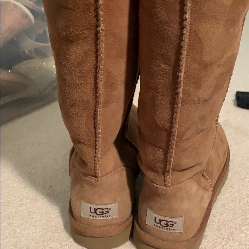 Uggs - image 1